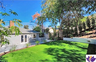 11423 Sunshine Ter in Studio City, CA - Building Photo - Building Photo