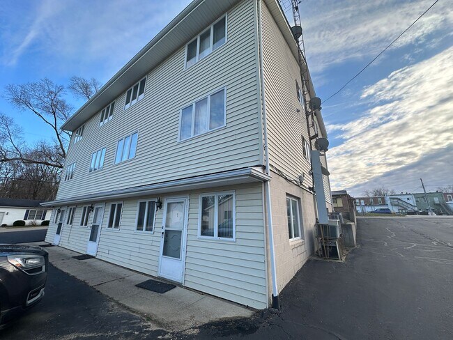 120 E Herbert St in Stockbridge, MI - Building Photo - Building Photo