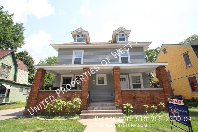 102 Fuller Ave SE in Grand Rapids, MI - Building Photo - Building Photo