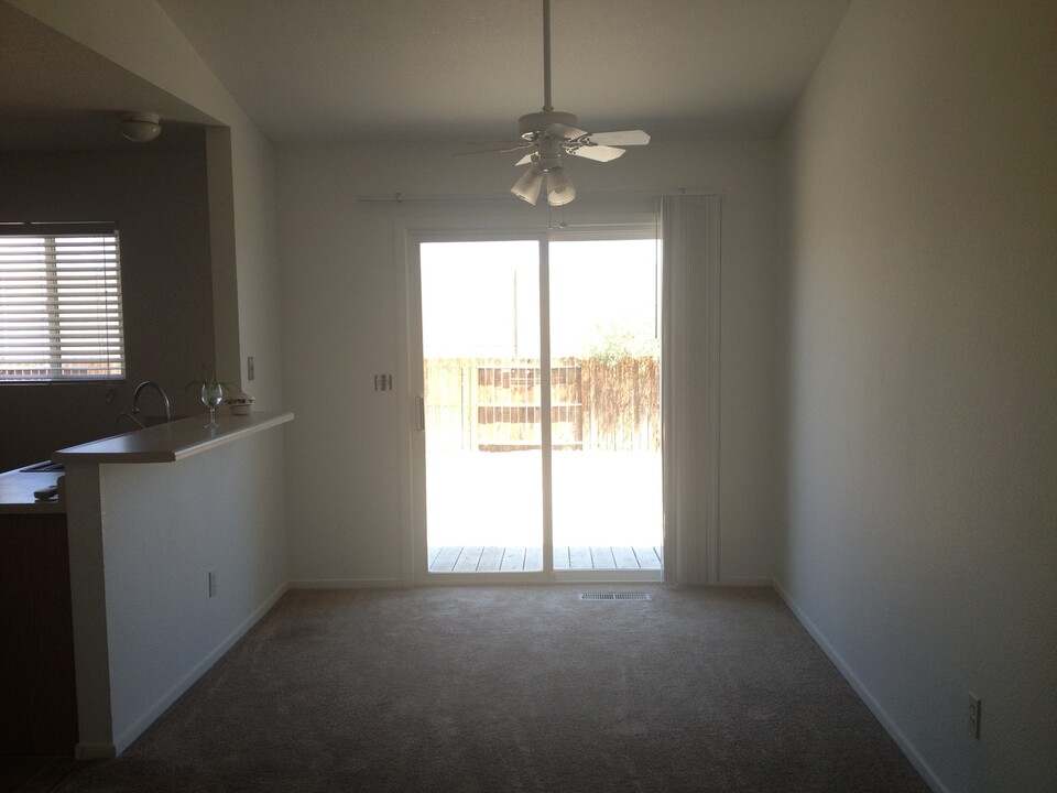 125 Desert Springs Ln in Fernley, NV - Building Photo