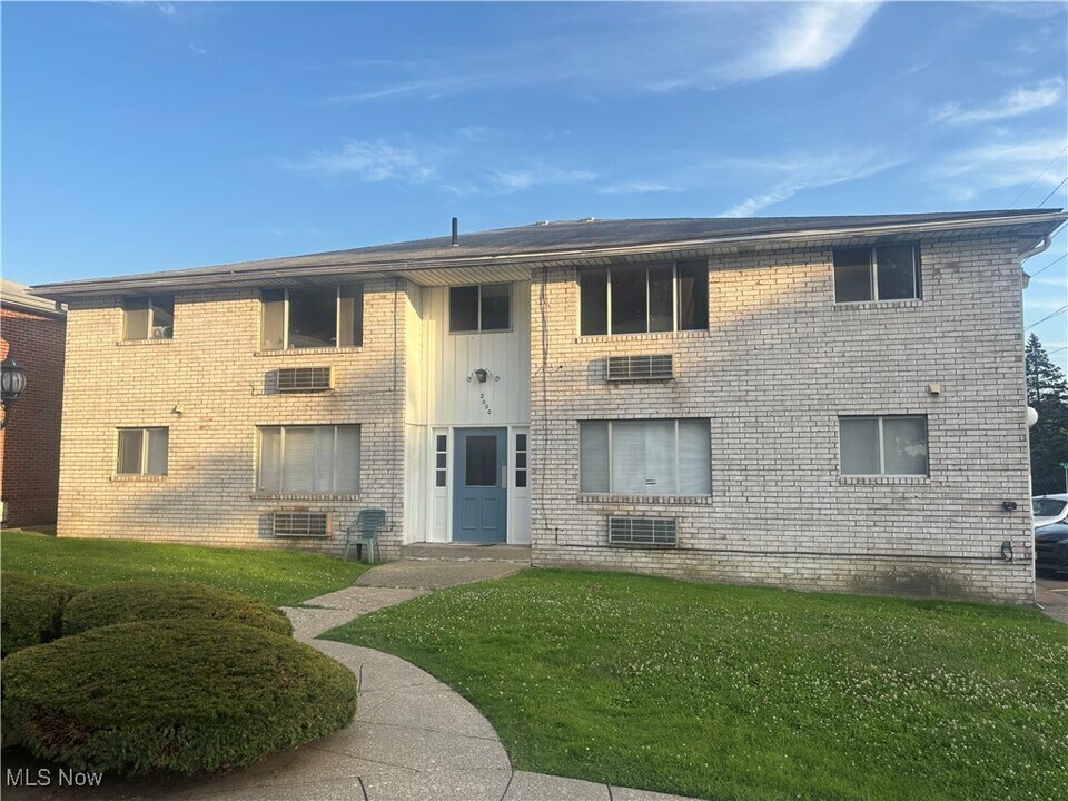 2000 20th St NW in Canton, OH - Building Photo