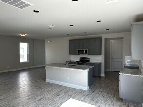 109 Riverhill Dr in Andice, TX - Building Photo - Building Photo