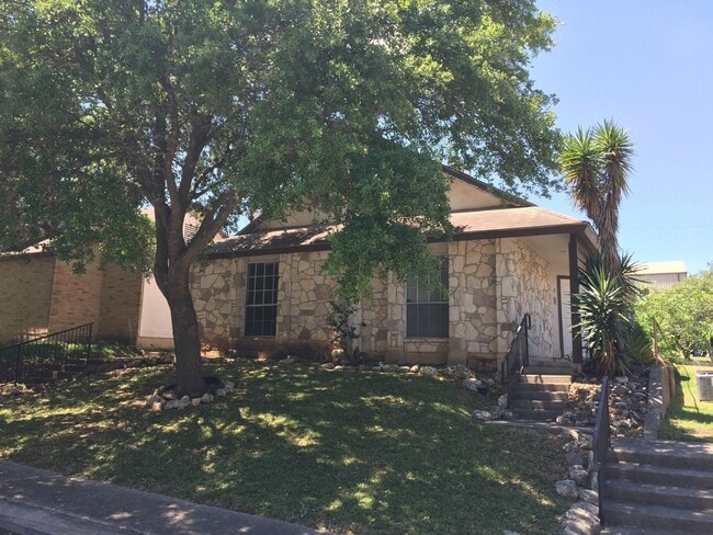 8435 Cranberry Hill in San Antonio, TX - Building Photo - Building Photo