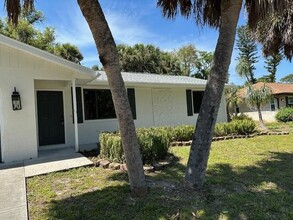 2039 Kendis St in Port Charlotte, FL - Building Photo - Building Photo