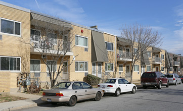 Pine Town Houses in Long Beach, NY - Building Photo - Building Photo