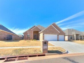 11121 Fairways Ave-Unit -1 in Yukon, OK - Building Photo - Building Photo