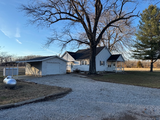 815 Race Track Rd in Centralia, IL - Building Photo - Building Photo