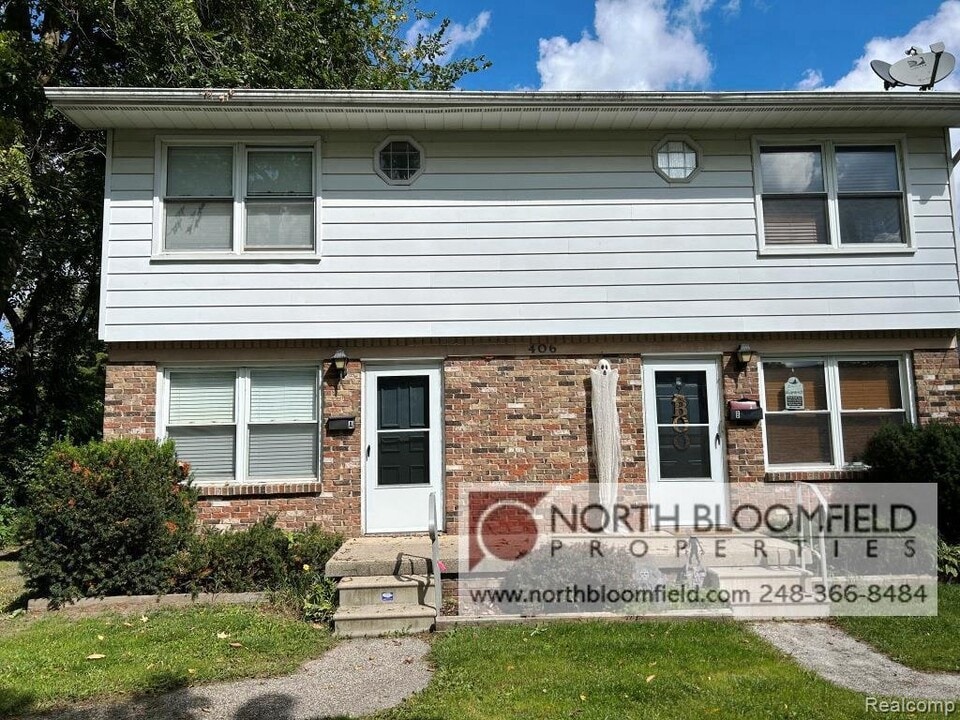 406 Union St in Grand Blanc, MI - Building Photo