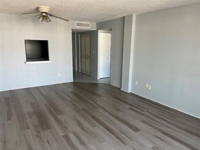 2760 Coconut Bay Ln, Unit 2312 in Sarasota, FL - Building Photo - Building Photo