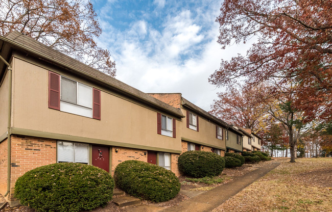 Manchester Lake Townhomes in Richmond, VA - Building Photo - Building Photo