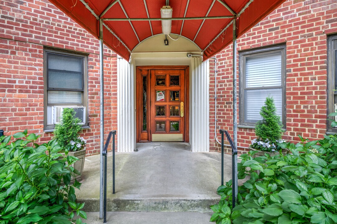 181 Pearsall Dr in Mount Vernon, NY - Building Photo