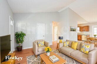 660 Cranberry Trail in Roswell, GA - Foto de edificio - Building Photo