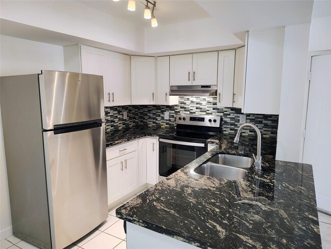 5590 NW 61st St in Coconut Creek, FL - Foto de edificio - Building Photo