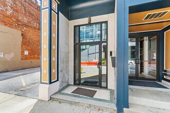 335 W 5th St in Cincinnati, OH - Building Photo - Building Photo