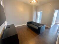 1613 W Diamond St, Unit 2B in Philadelphia, PA - Building Photo - Building Photo