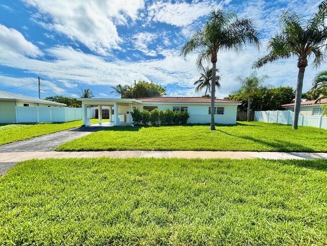 2370 NE 4th Ave