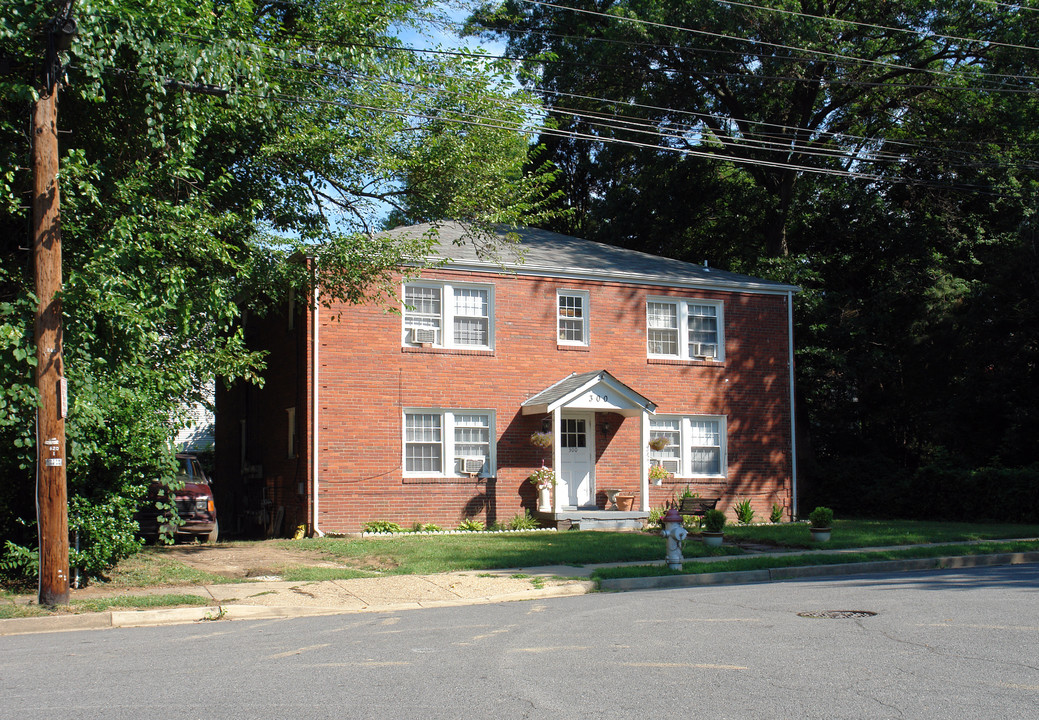 300 Shirley St in Falls Church, VA - Building Photo