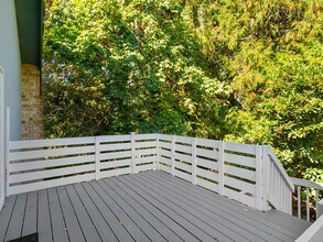 1107 Meadowview Ct in West Linn, OR - Building Photo - Building Photo