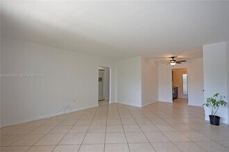2250 Bay Dr in Miami Beach, FL - Building Photo - Building Photo