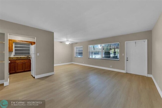 2201 NE 36th St in Lighthouse Point, FL - Foto de edificio - Building Photo