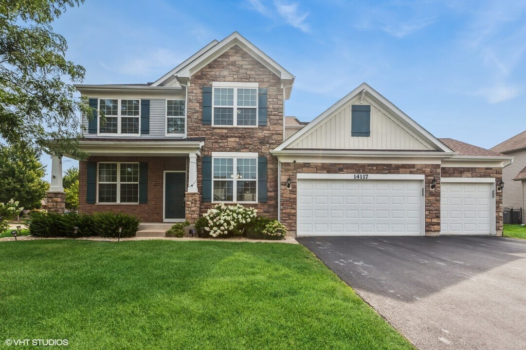14117 Meadow Ln in Plainfield, IL - Building Photo