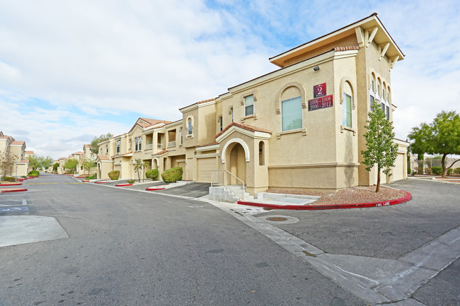 Chateau Versailles in Las Vegas, NV - Foto de edificio - Building Photo