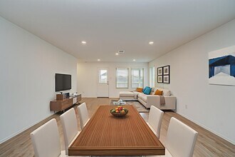 9211 Redwood Br Dr in Baytown, TX - Building Photo - Building Photo