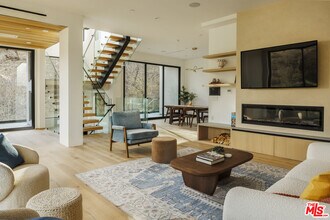 3755 Camino de la Cumbre in Los Angeles, CA - Building Photo - Building Photo