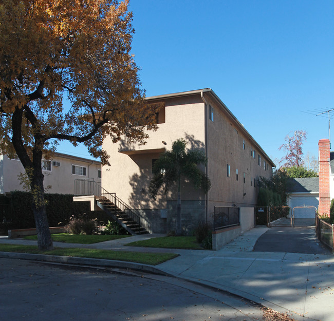 157 W Ash Ave in Burbank, CA - Foto de edificio - Building Photo