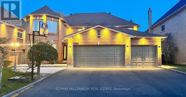 5374 Turney Dr in Mississauga, ON - Building Photo - Building Photo