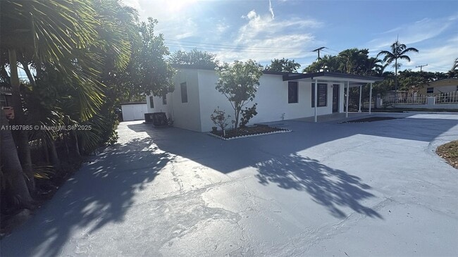 property at 1440 N 71st Ave