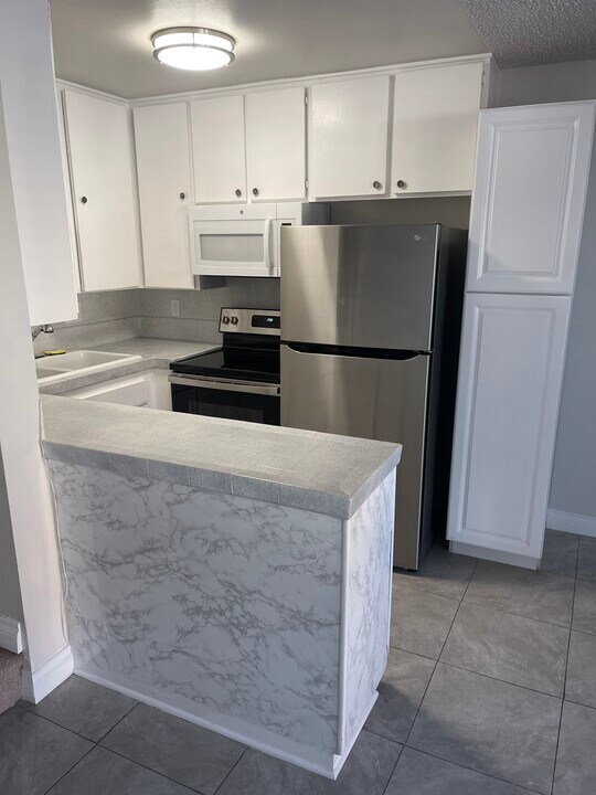 13755 Caminito Vizzini in San Diego, CA - Building Photo