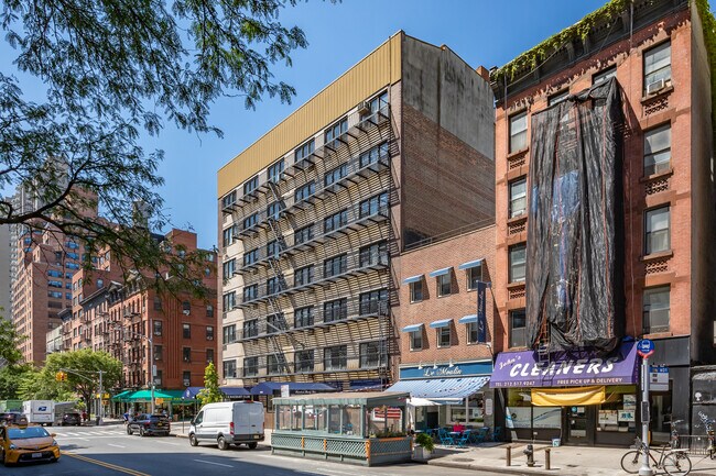 1433-1435 York Ave in New York, NY - Foto de edificio - Building Photo