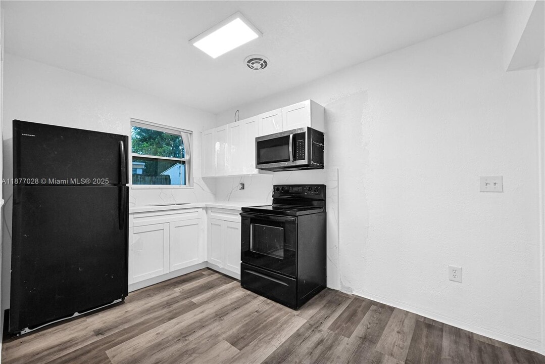 2435 Plunkett St in Hollywood, FL - Foto de edificio