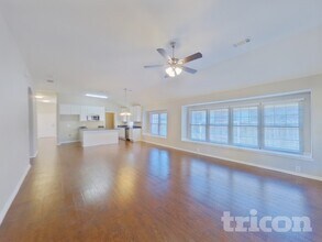 541 Kerry St in Crowley, TX - Foto de edificio - Building Photo