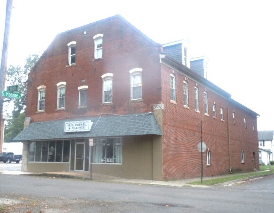 209 W High St-Unit -209 W. High St. 1 Up in Freeburg, IL - Building Photo