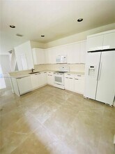 2433 Pasadena Way in Weston, FL - Foto de edificio - Building Photo