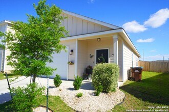 5527 Rue Girard in Converse, TX - Building Photo - Building Photo
