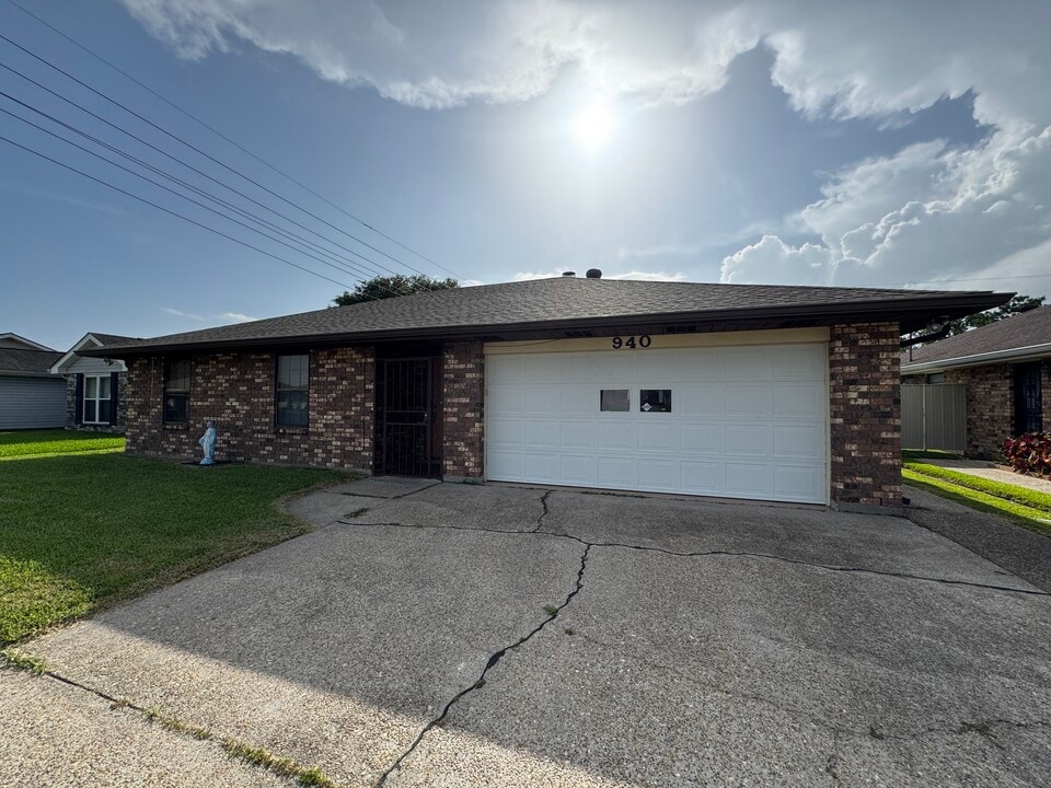 940 Lee St in Marrero, LA - Foto de edificio