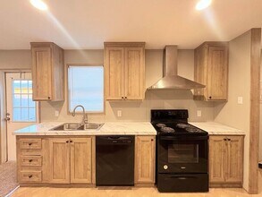 10610 State Rte 762 in Lockbourne, OH - Foto de edificio - Building Photo