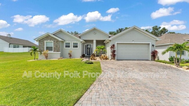property at 1095 Woodland Oaks Dr