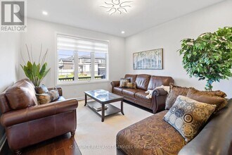 733 Coast Cir in Ottawa, ON - Building Photo - Building Photo