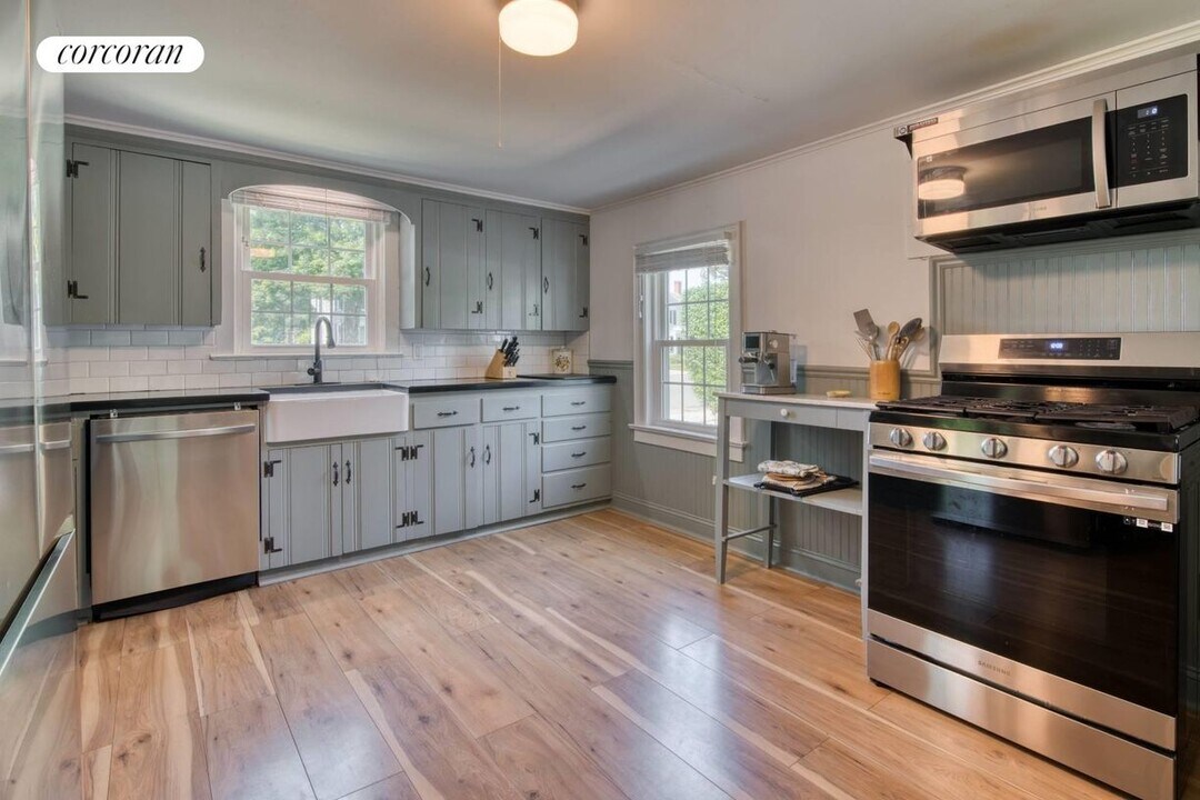 540 2nd St in Greenport, NY - Building Photo
