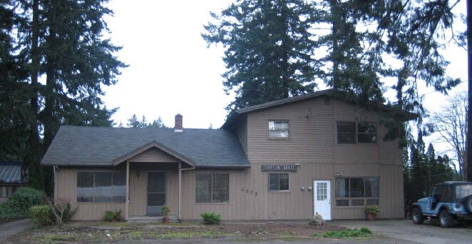 Oakridge Park Apartments in Lake Oswego, OR - Building Photo