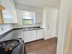 1024 Southmoor Dr in Arlington, TX - Foto de edificio - Building Photo