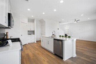 1029 Winnsboro Lp in Round Rock, TX - Foto de edificio - Building Photo