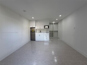 6820 SW 5th St-Unit -1 in Miami, FL - Building Photo - Building Photo