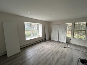 5 Norfolk Ct in Coram, NY - Building Photo - Building Photo