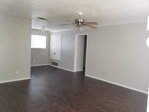 Remington Square in Arlington, TX - Building Photo - Interior Photo