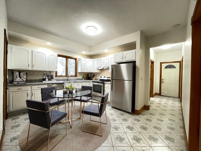 18 Ames St, Unit 1 in Worcester, MA - Building Photo - Building Photo